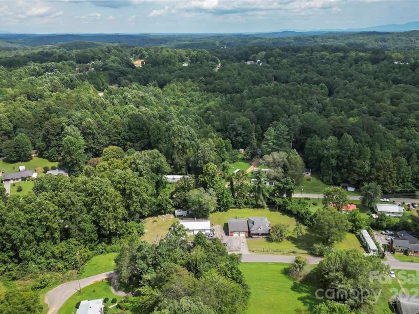 194 Virginia Drive, Marion, NC 28752.  MLS# CAR4299829, YatesRealty ID 2008. 