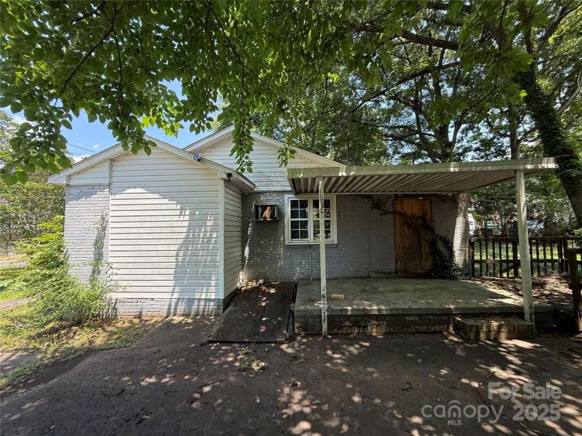 1317 Moretz Avenue, Charlotte, NC 28206.  MLS# CAR4270180, YatesRealty ID 20080. 