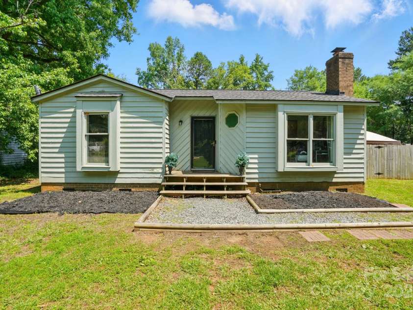 6718 Pueblo Lane, Charlotte, NC 28227.  MLS# CAR4265386, YatesRealty ID 20082. 