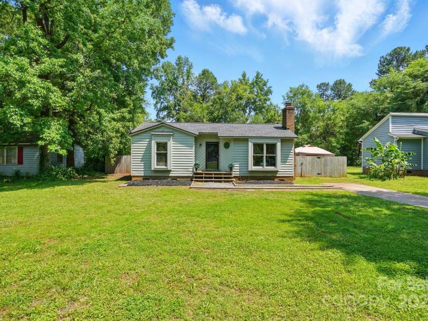 6718 Pueblo Lane, Charlotte, NC 28227.  MLS# CAR4265386, YatesRealty ID 20082. 