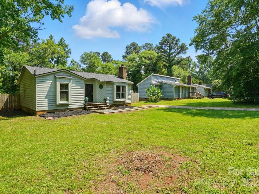 6718 Pueblo Lane, Charlotte, NC 28227.  MLS# CAR4265386, YatesRealty ID 20082. 