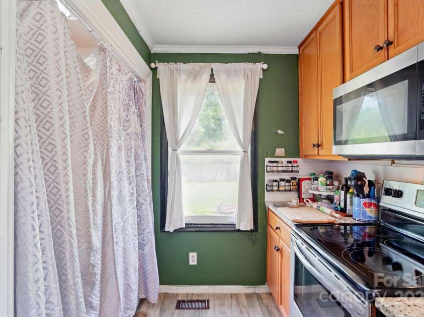 6718 Pueblo Lane, Charlotte, NC 28227.  MLS# CAR4265386, YatesRealty ID 20082. 