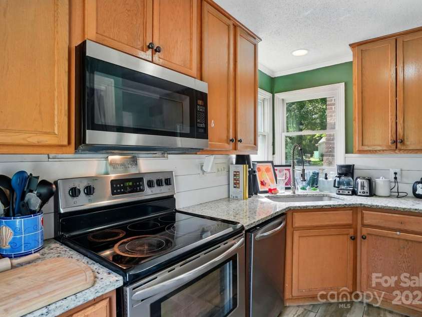 6718 Pueblo Lane, Charlotte, NC 28227.  MLS# CAR4265386, YatesRealty ID 20082. 
