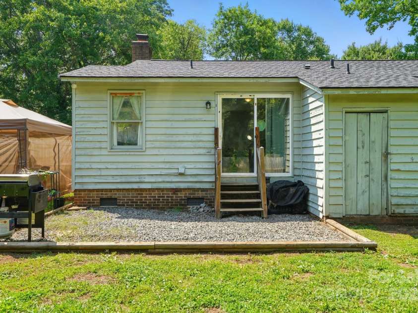 6718 Pueblo Lane, Charlotte, NC 28227.  MLS# CAR4265386, YatesRealty ID 20082. 