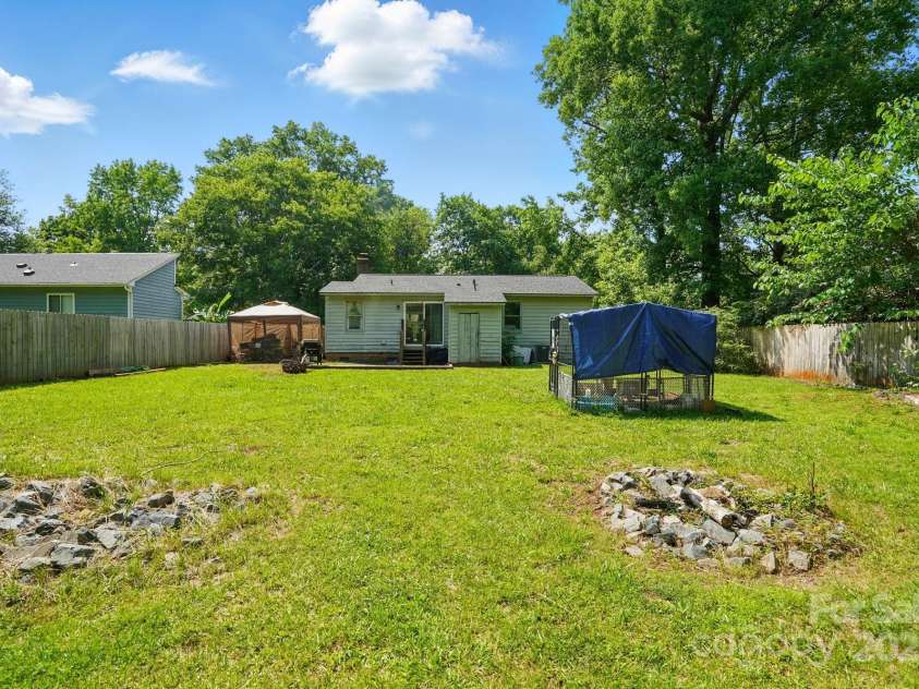 6718 Pueblo Lane, Charlotte, NC 28227.  MLS# CAR4265386, YatesRealty ID 20082. 