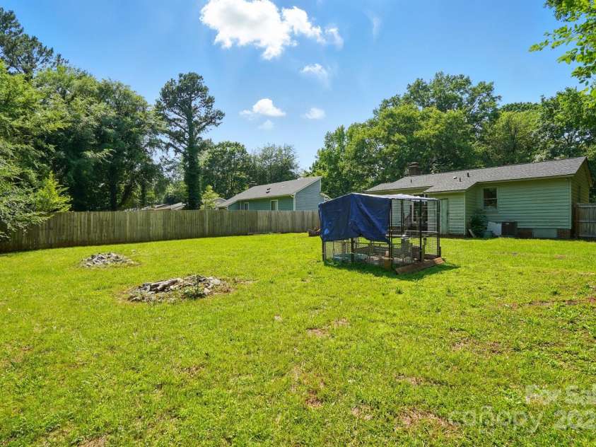 6718 Pueblo Lane, Charlotte, NC 28227.  MLS# CAR4265386, YatesRealty ID 20082. 