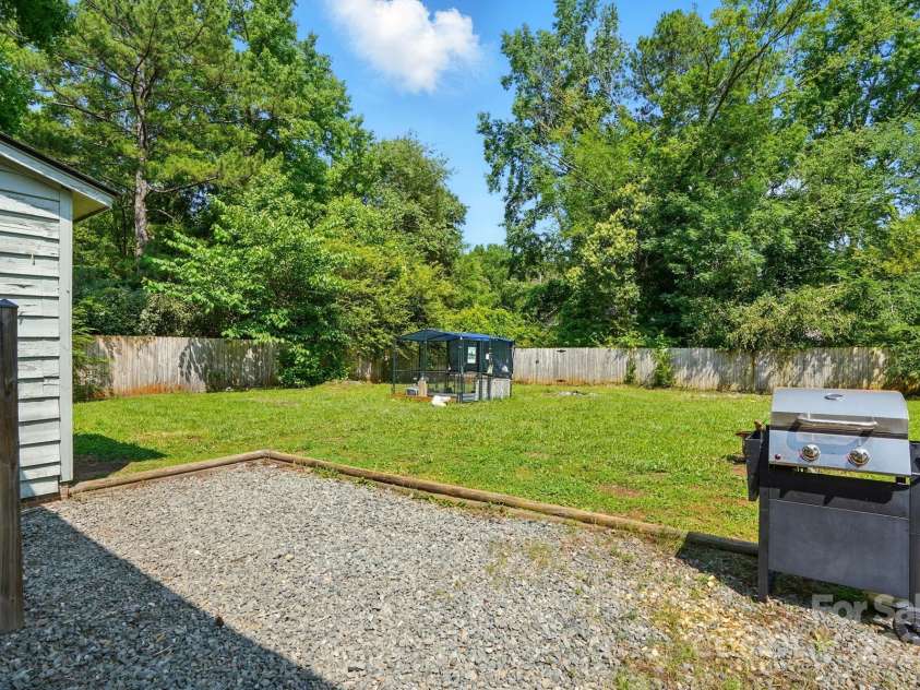 6718 Pueblo Lane, Charlotte, NC 28227.  MLS# CAR4265386, YatesRealty ID 20082. 
