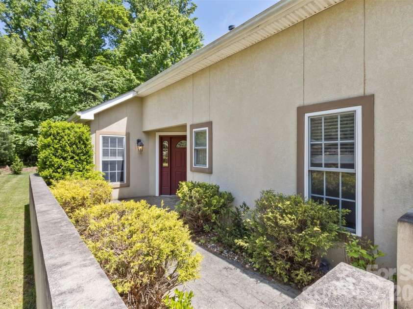55 Stonebridge Drive, Asheville, NC 28805.  MLS# CAR4379940, YatesRealty ID 20084. Courtyard area/side entry.