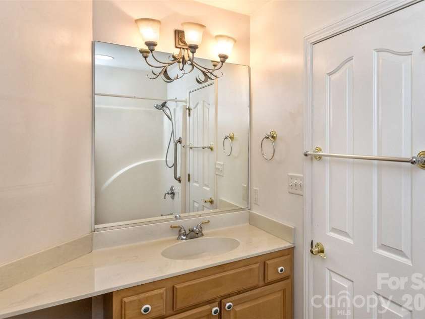 55 Stonebridge Drive, Asheville, NC 28805.  MLS# CAR4379940, YatesRealty ID 20084. Guest bath.