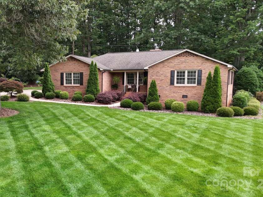 1695 Arden Drive, Lincolnton, NC 28092.  MLS# CAR4268342, YatesRealty ID 20085. 