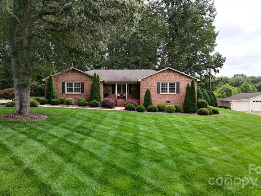 1695 Arden Drive, Lincolnton, NC 28092.  MLS# CAR4268342, YatesRealty ID 20085. 