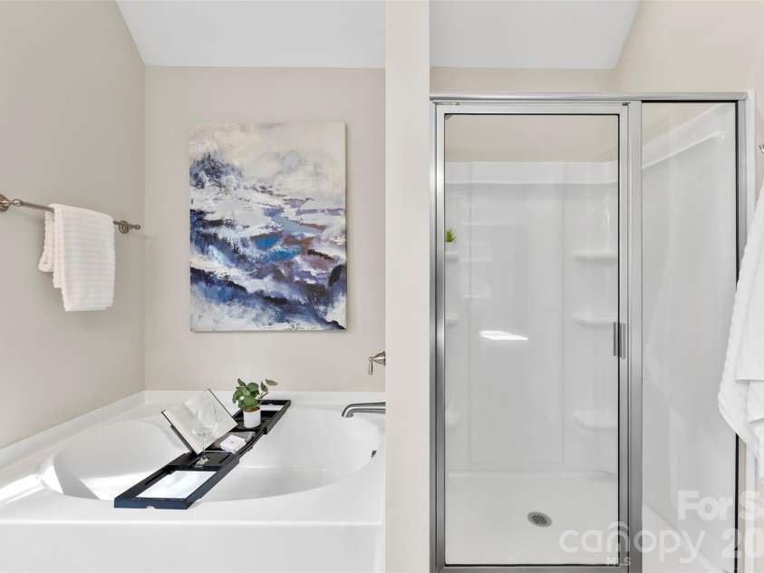 5713 Rehobeth Road, Waxhaw, NC 28173.  MLS# CAR4366678, YatesRealty ID 20086. Bubble bath time!