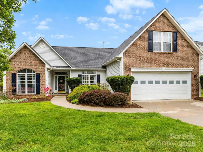 207 Farm Creek Drive, Asheville, NC 28806.  MLS# CAR4251101, YatesRealty ID 20088. 