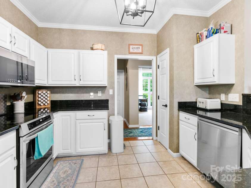 207 Farm Creek Drive, Asheville, NC 28806.  MLS# CAR4251101, YatesRealty ID 20088. 