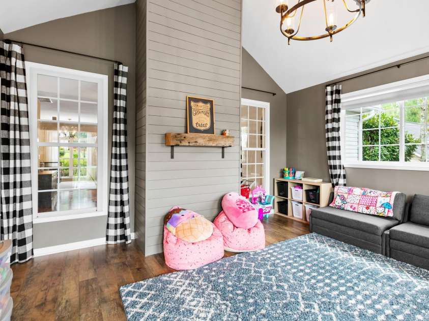 207 Farm Creek Drive, Asheville, NC 28806.  MLS# CAR4251101, YatesRealty ID 20088. 