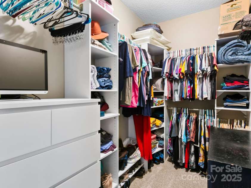 207 Farm Creek Drive, Asheville, NC 28806.  MLS# CAR4251101, YatesRealty ID 20088. 