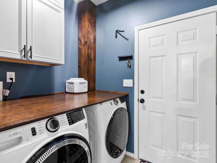 207 Farm Creek Drive, Asheville, NC 28806.  MLS# CAR4251101, YatesRealty ID 20088. 