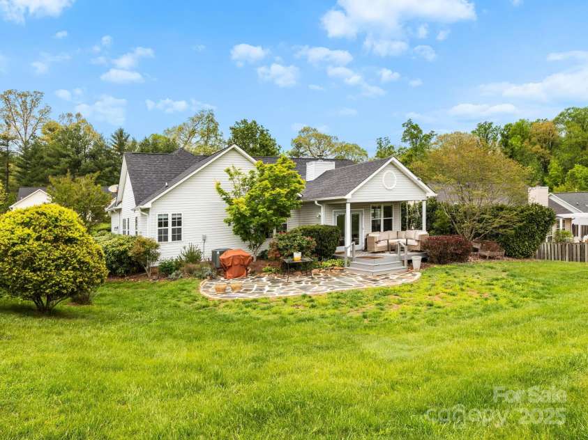 207 Farm Creek Drive, Asheville, NC 28806.  MLS# CAR4251101, YatesRealty ID 20088. 