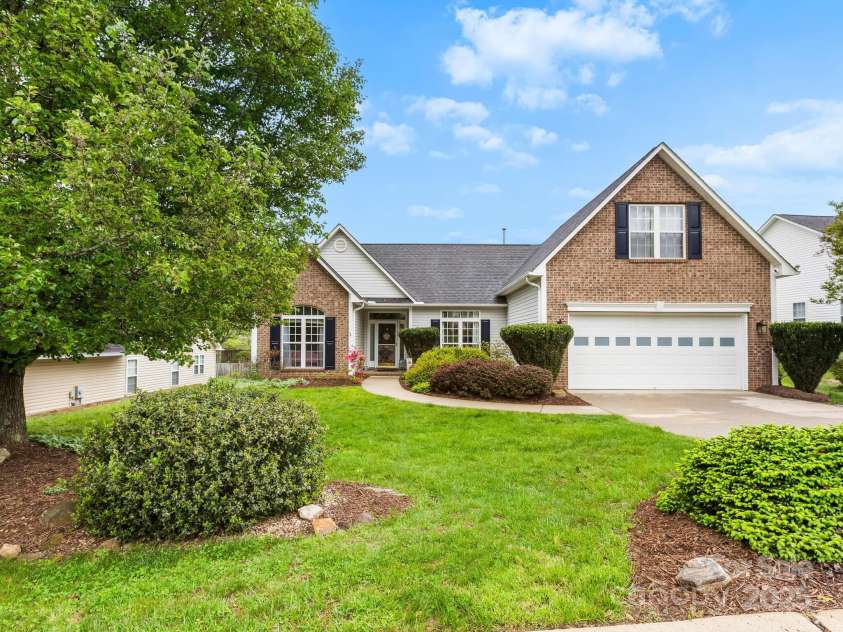 207 Farm Creek Drive, Asheville, NC 28806.  MLS# CAR4251101, YatesRealty ID 20088. 