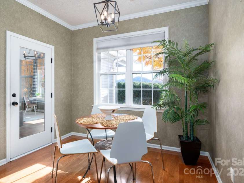 207 Farm Creek Drive, Asheville, NC 28806.  MLS# CAR4320360, YatesRealty ID 20088. Let's check out the eat-in area again. And, again, the views!