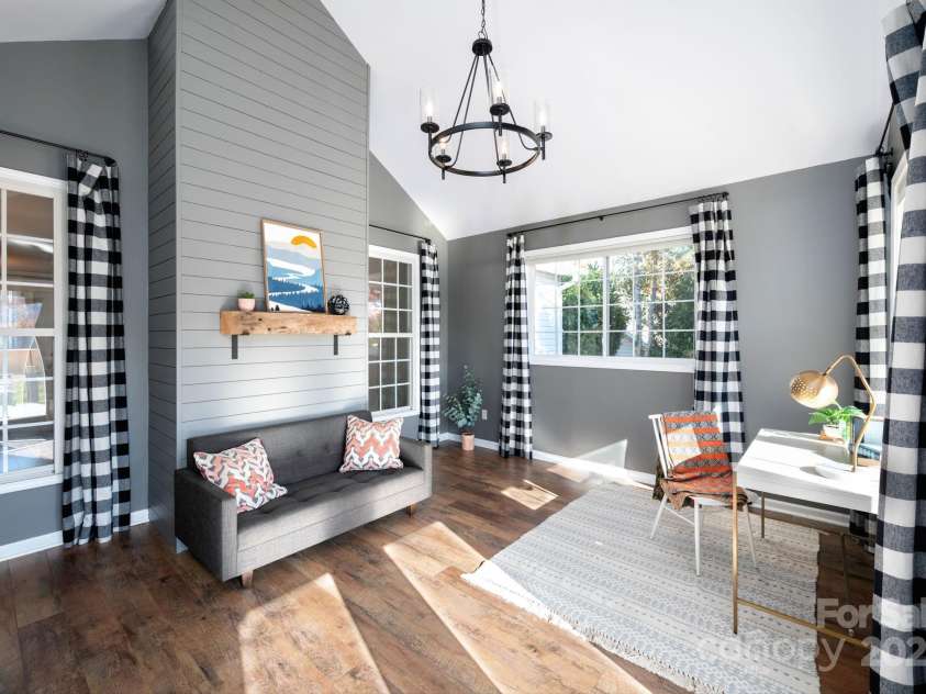 207 Farm Creek Drive, Asheville, NC 28806.  MLS# CAR4320360, YatesRealty ID 20088. Perfect for relaxing and creating.