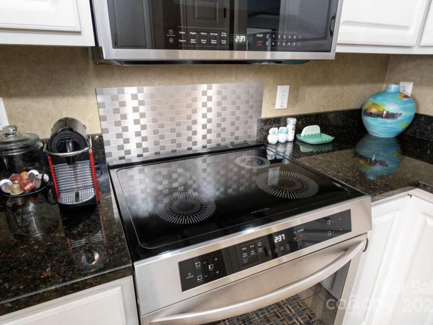 207 Farm Creek Drive, Asheville, NC 28806.  MLS# CAR4320360, YatesRealty ID 20088. Ready for some Holiday cooking!