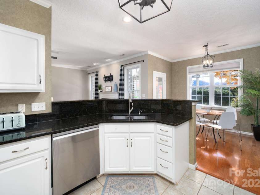 207 Farm Creek Drive, Asheville, NC 28806.  MLS# CAR4320360, YatesRealty ID 20088. Stylish and functional kitchen.