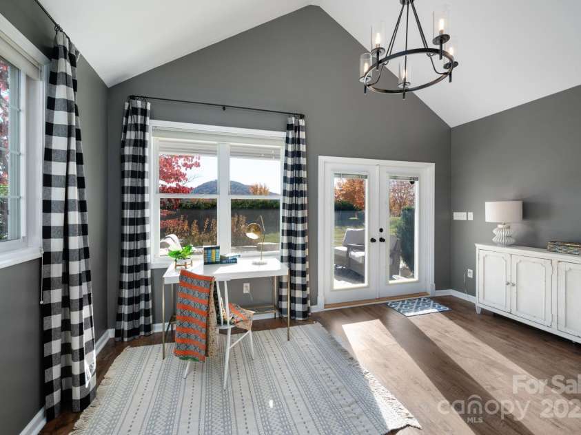 207 Farm Creek Drive, Asheville, NC 28806.  MLS# CAR4320360, YatesRealty ID 20088. Watch the sunsets...