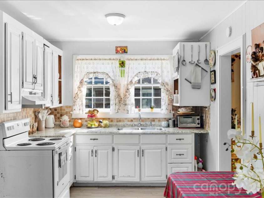 1222 Park Drive, Gastonia, NC 28054.  MLS# CAR4378765, YatesRealty ID 20089. 