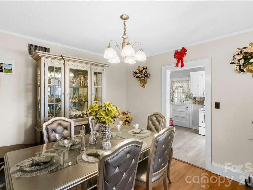 1222 Park Drive, Gastonia, NC 28054.  MLS# CAR4378765, YatesRealty ID 20089. Dining room