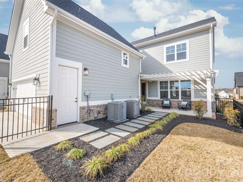 19048 Newburg Hill Road, Davidson, NC 28036.  MLS# CAR4293963, YatesRealty ID 2009. 