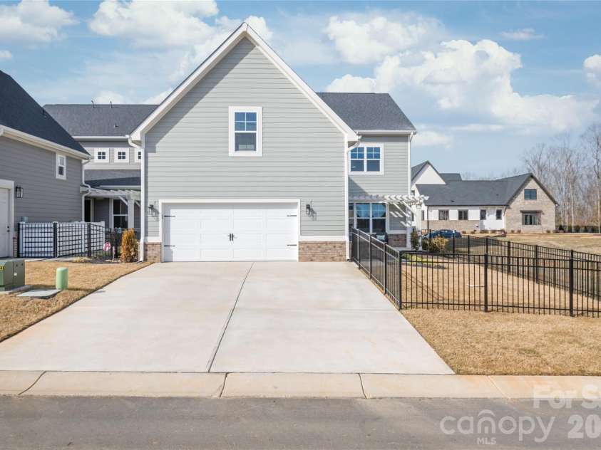 19048 Newburg Hill Road, Davidson, NC 28036.  MLS# CAR4293963, YatesRealty ID 2009. 