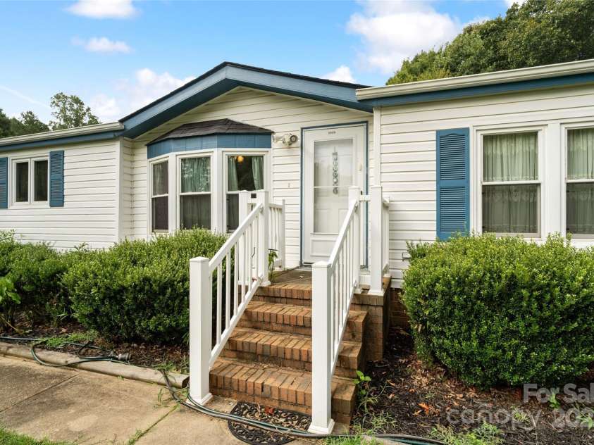 5909 Lake Valley Road, Clover, SC 29710.  MLS# CAR4288971, YatesRealty ID 2009. 