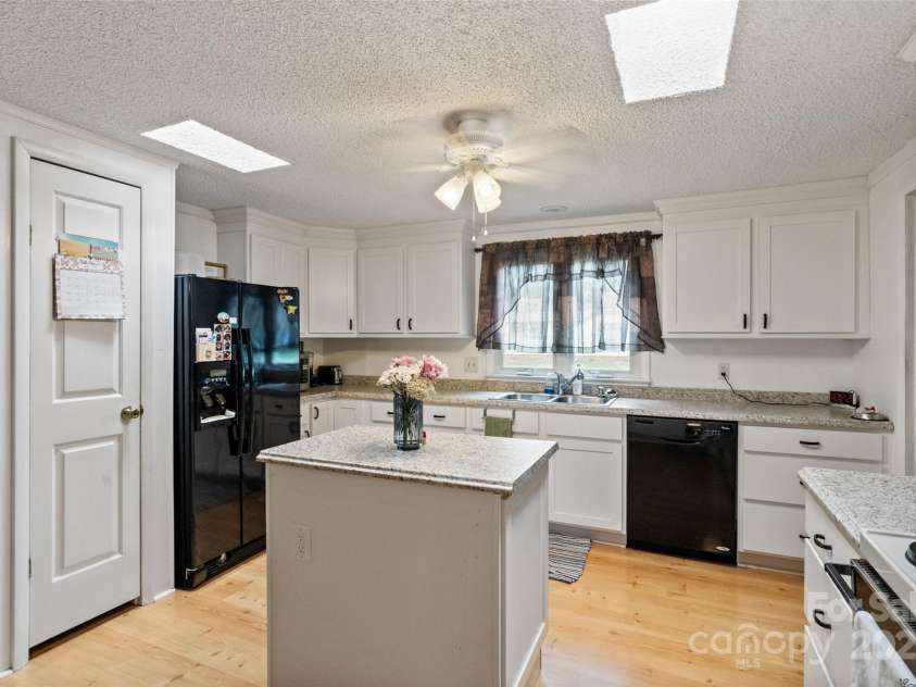 5909 Lake Valley Road, Clover, SC 29710.  MLS# CAR4288971, YatesRealty ID 2009. 