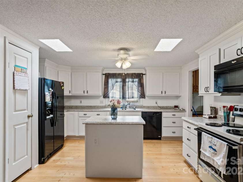 5909 Lake Valley Road, Clover, SC 29710.  MLS# CAR4288971, YatesRealty ID 2009. 