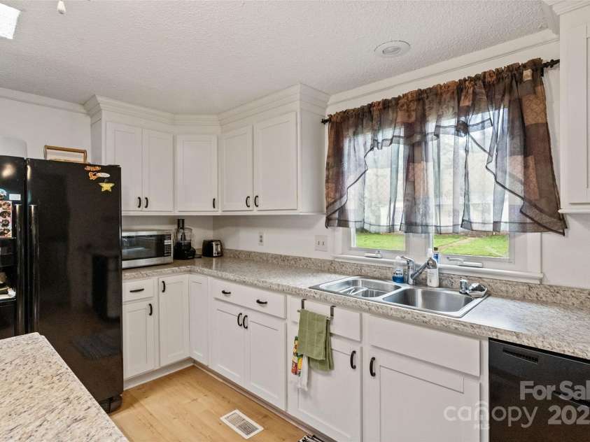 5909 Lake Valley Road, Clover, SC 29710.  MLS# CAR4288971, YatesRealty ID 2009. 