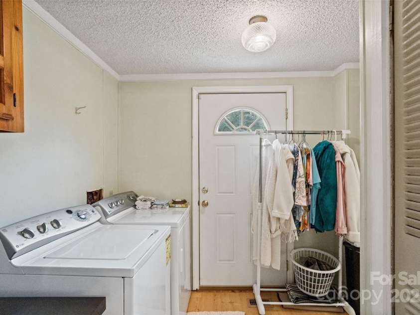 5909 Lake Valley Road, Clover, SC 29710.  MLS# CAR4288971, YatesRealty ID 2009. 