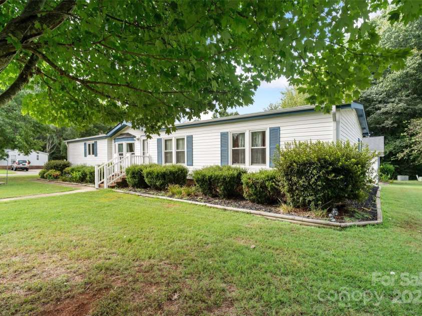 5909 Lake Valley Road, Clover, SC 29710.  MLS# CAR4288971, YatesRealty ID 2009. 