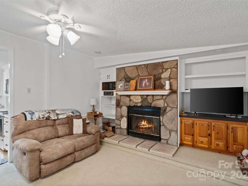 5909 Lake Valley Road, Clover, SC 29710.  MLS# CAR4288971, YatesRealty ID 2009. LIVING ROOM
