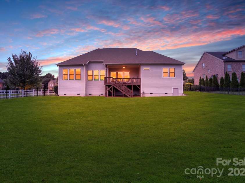 1128 Rosecliff Drive, Waxhaw, NC 28173.  MLS# CAR4296694, YatesRealty ID 20090. 