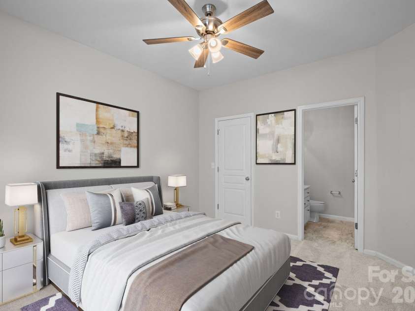 4966 Sunset Ridge Court, Charlotte, NC 28269.  MLS# CAR4361442, YatesRealty ID 20090. Virtual staging