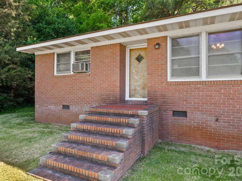 1169 Dunlap Roddey Road, Rock Hill, SC 29730.  MLS# CAR4374265, YatesRealty ID 20091. Front steps