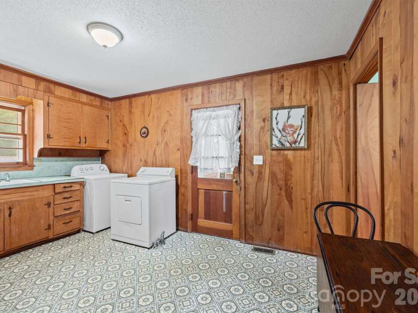 1169 Dunlap Roddey Road, Rock Hill, SC 29730.  MLS# CAR4374265, YatesRealty ID 20091. Kitchen