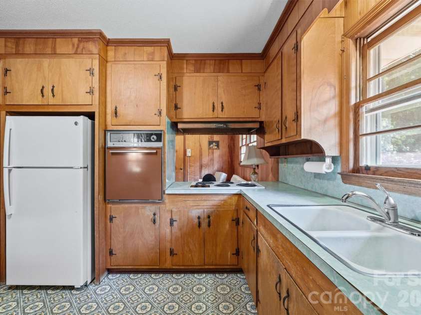 1169 Dunlap Roddey Road, Rock Hill, SC 29730.  MLS# CAR4374265, YatesRealty ID 20091. Kitchen