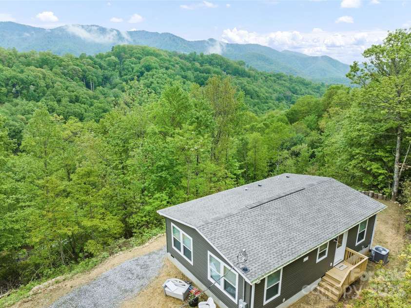328 Mountain Lion Trail, Maggie Valley, NC 28751.  MLS# CAR4256030, YatesRealty ID 20091. 