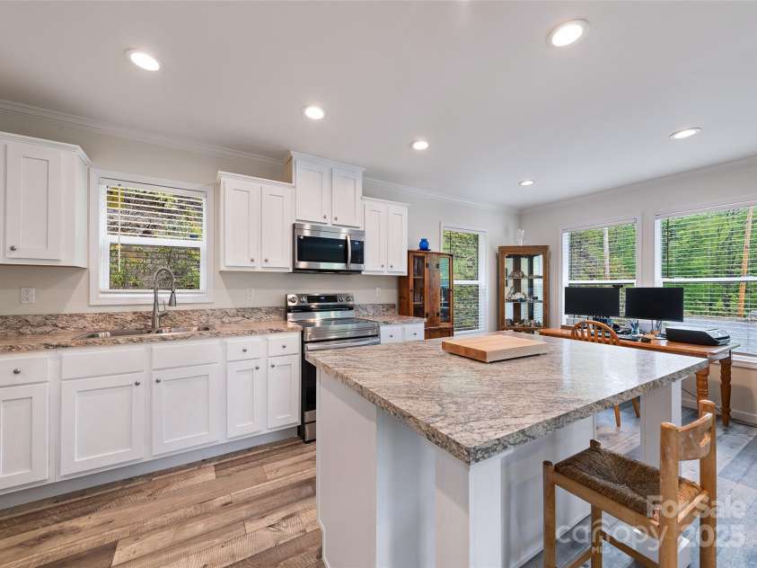 328 Mountain Lion Trail, Maggie Valley, NC 28751.  MLS# CAR4256030, YatesRealty ID 20091. 