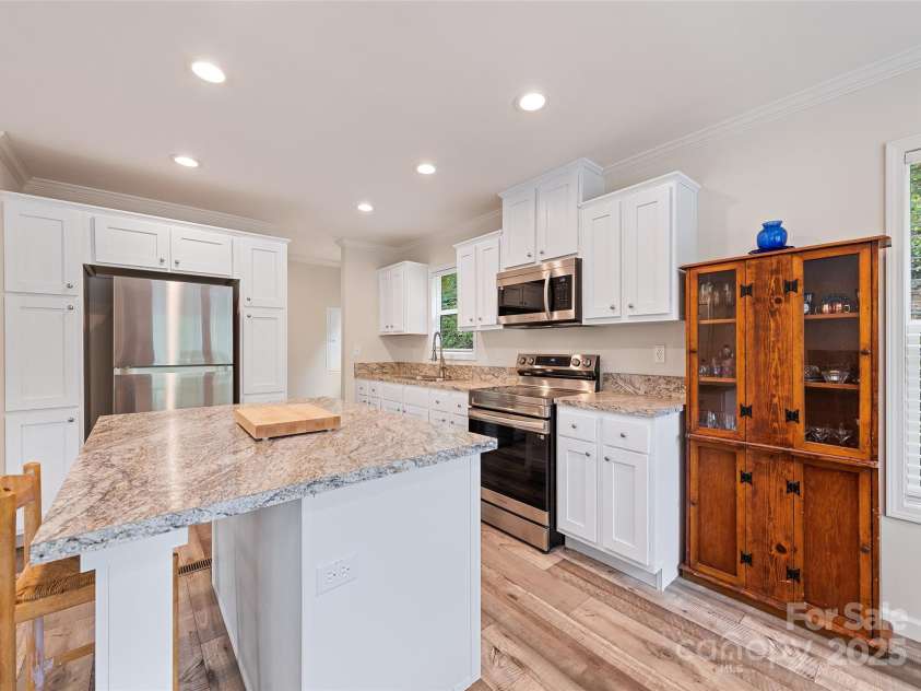 328 Mountain Lion Trail, Maggie Valley, NC 28751.  MLS# CAR4256030, YatesRealty ID 20091. 