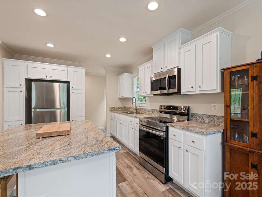 328 Mountain Lion Trail, Maggie Valley, NC 28751.  MLS# CAR4256030, YatesRealty ID 20091. 