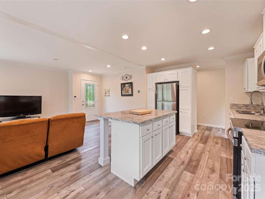 328 Mountain Lion Trail, Maggie Valley, NC 28751.  MLS# CAR4256030, YatesRealty ID 20091. 