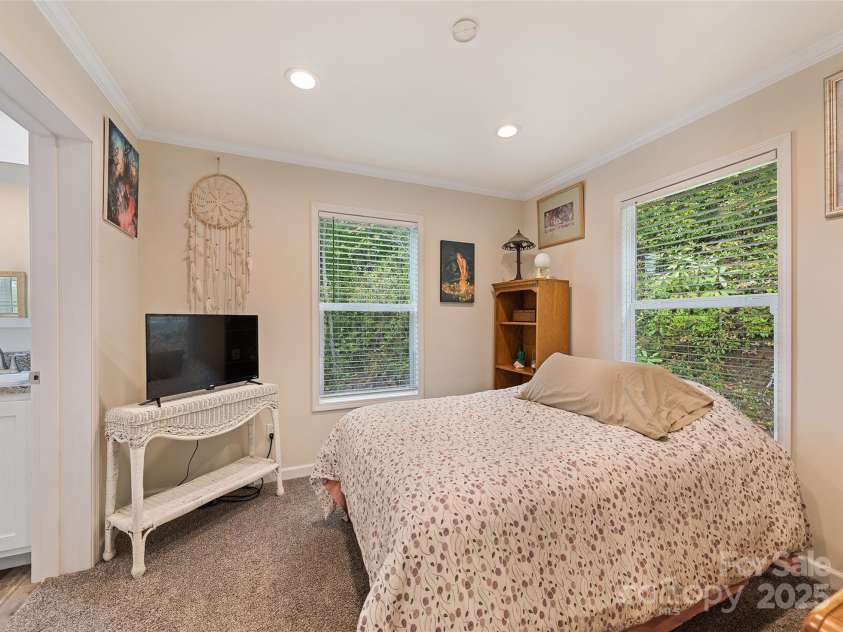 328 Mountain Lion Trail, Maggie Valley, NC 28751.  MLS# CAR4256030, YatesRealty ID 20091. 